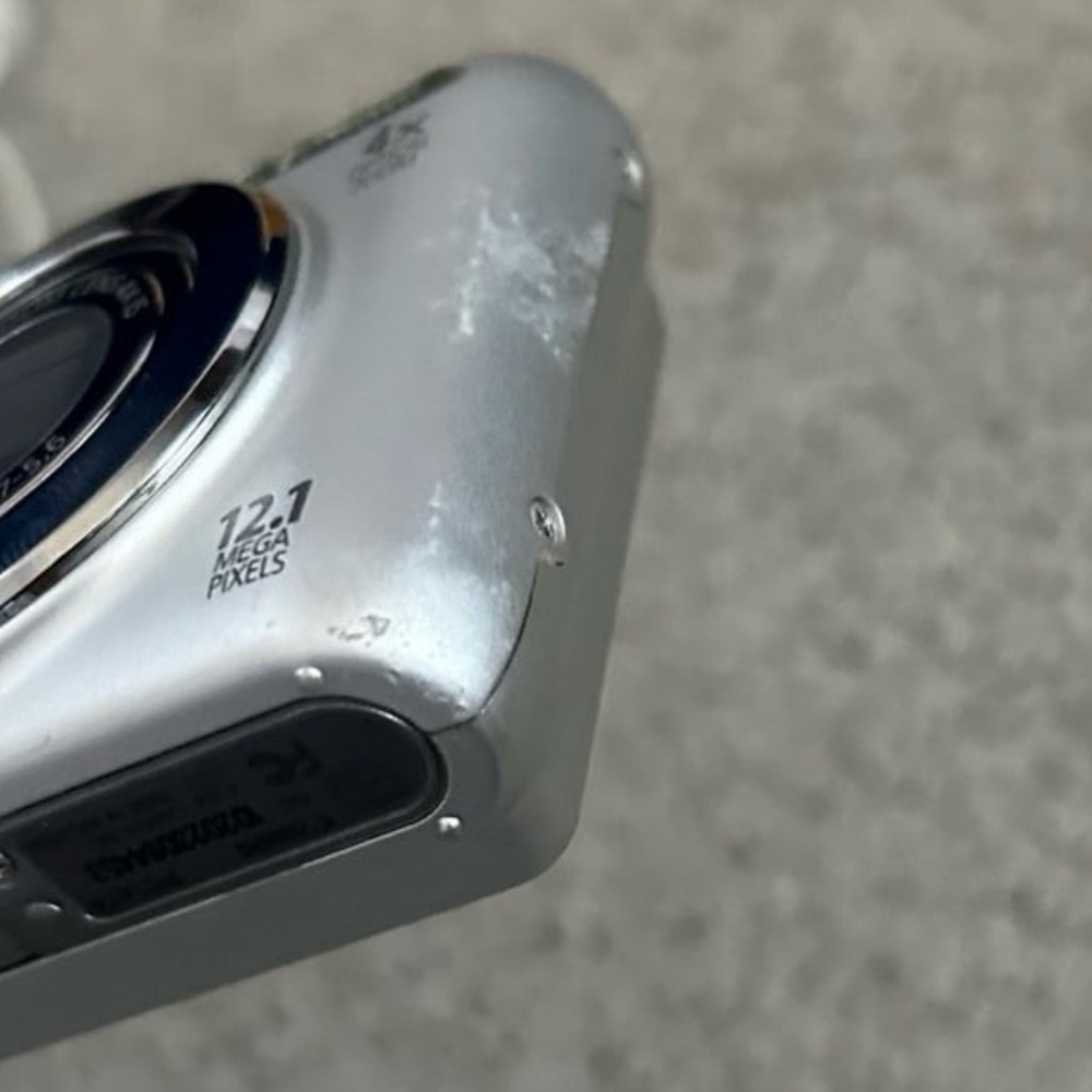 Canon PowerShot A3100 IS Digital Camera w/ Charger, Battery / NO Memory Card - Picture 7 of 11
